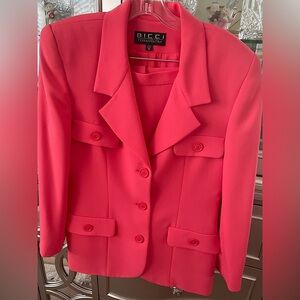 BICCI FlorineWachier Ladies 2-piece Suit Beautiful Salmon colored Never worn.$25